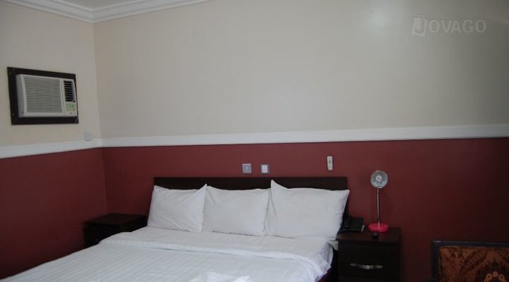 Movig Hotel & Suites