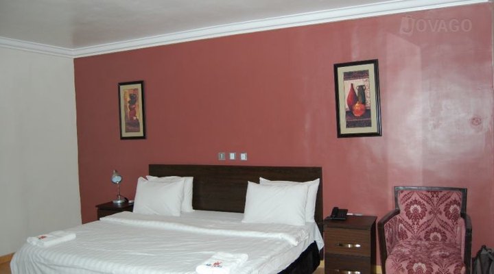 Movig Hotel & Suites