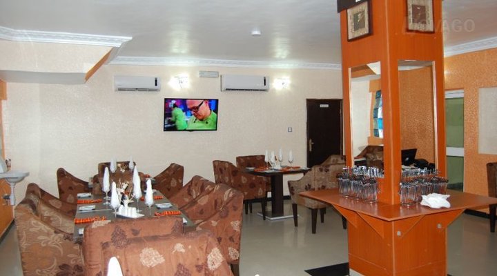 Movig Hotel & Suites