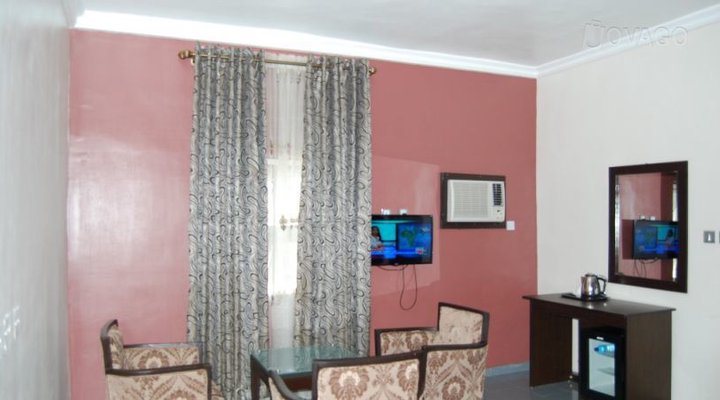 Movig Hotel & Suites