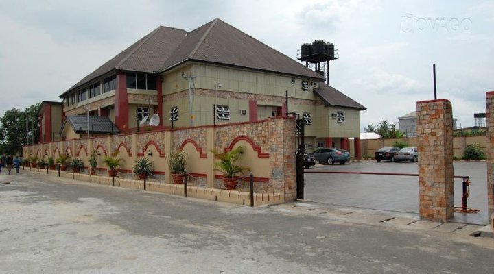 Movig Hotel & Suites