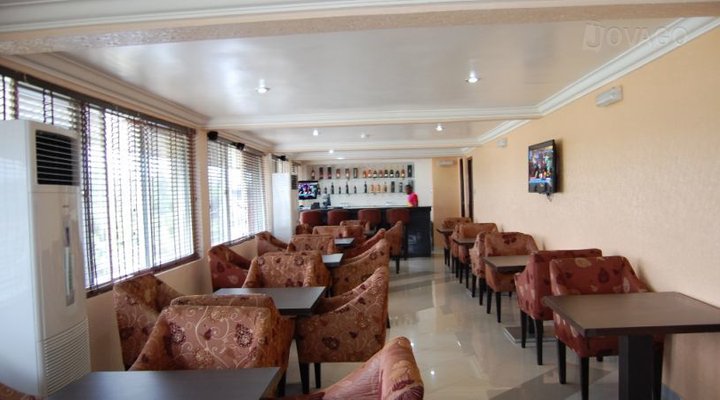 Movig Hotel & Suites