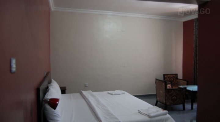 Movig Hotel & Suites