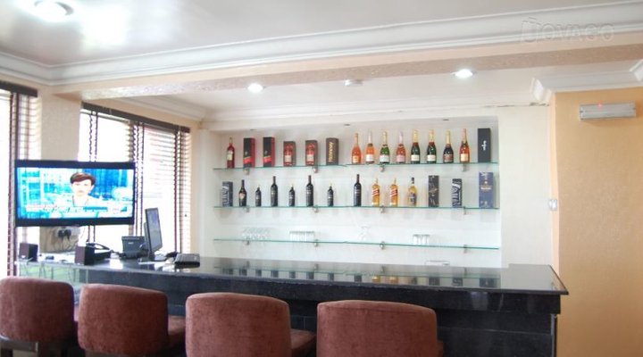 Movig Hotel & Suites