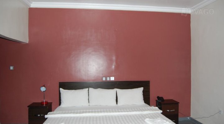 Movig Hotel & Suites