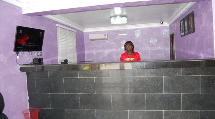 Movig Hotel & Suites