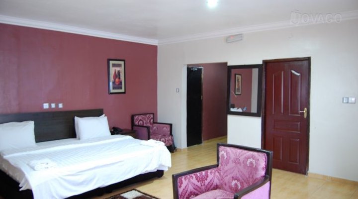 Movig Hotel & Suites
