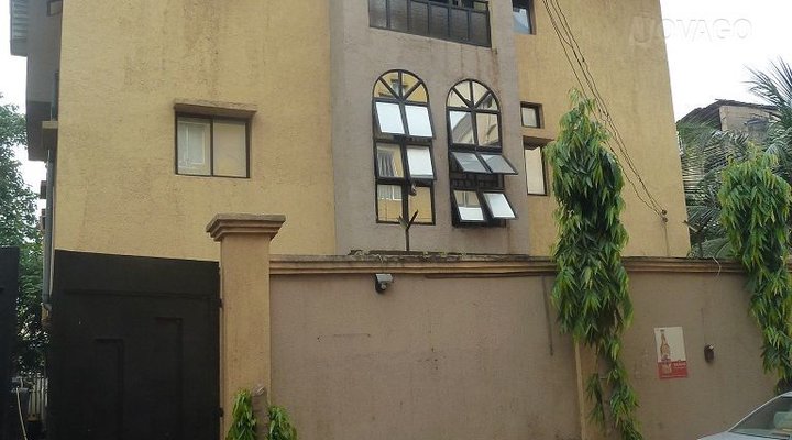 Omambala Presidential Suites, Awada