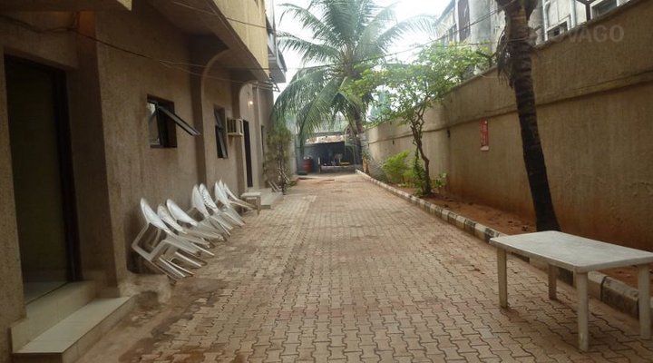 Omambala Presidential Suites, Awada