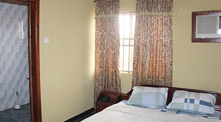 Diamond Hotel and Suites