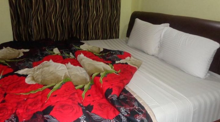 Lagoon Hotel and Suites