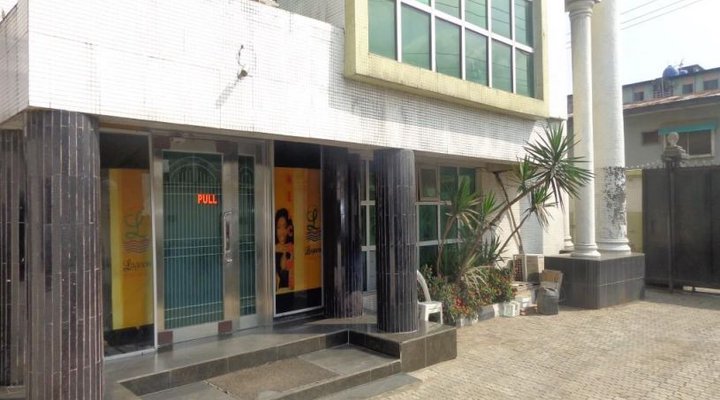 Lagoon Hotel and Suites