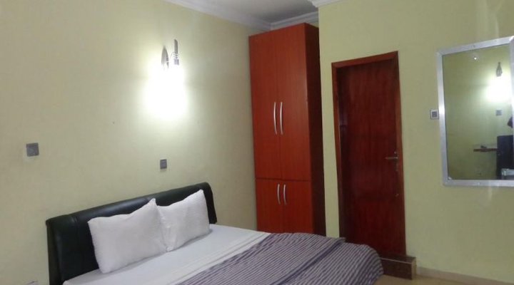 Lagoon Hotel and Suites