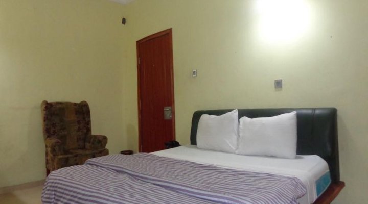 Lagoon Hotel and Suites