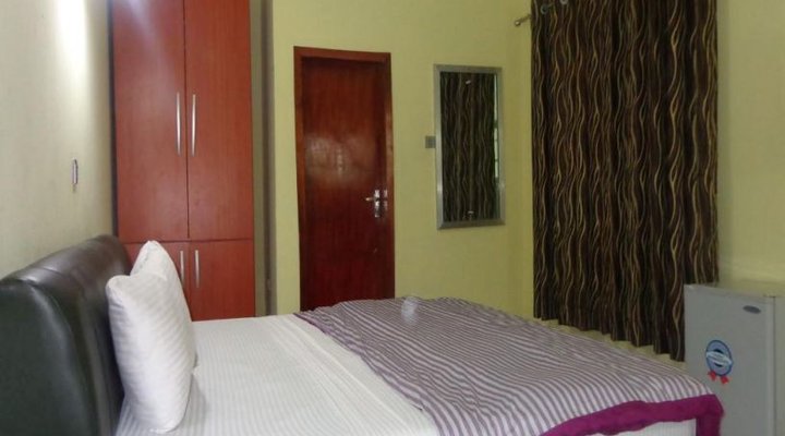 Lagoon Hotel and Suites