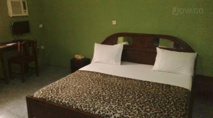 Queen's Park International Hotel