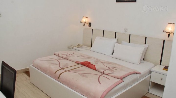 La Gold Hotel & Suite