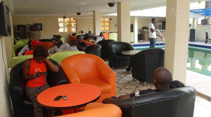 La Gold Hotel & Suite