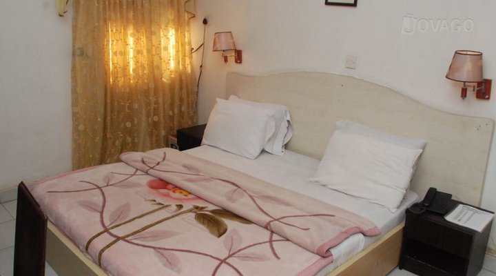 La Gold Hotel & Suite