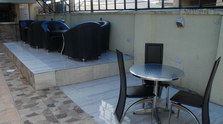 La Gold Hotel & Suite