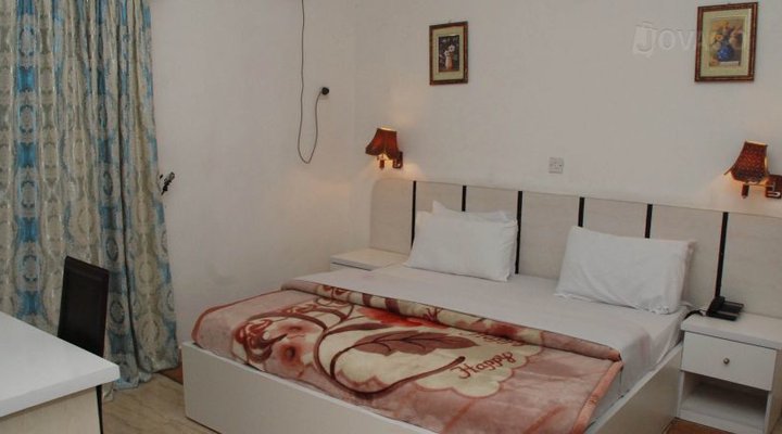 La Gold Hotel & Suite