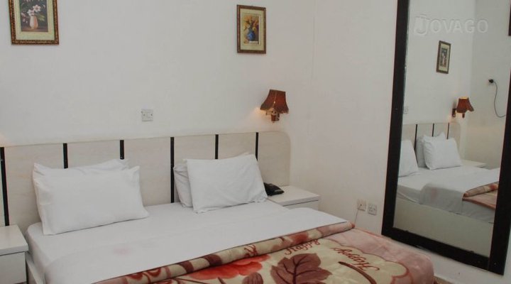 La Gold Hotel & Suite