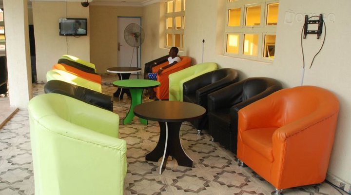 La Gold Hotel & Suite