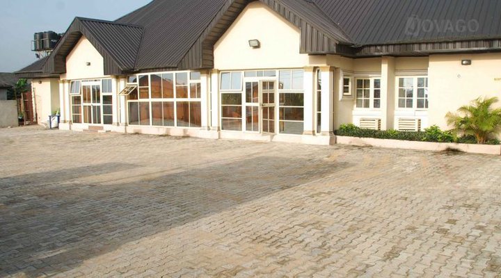 Brakemi Royal Hotel