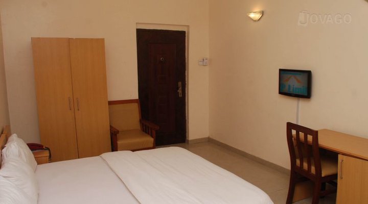 Brakemi Royal Hotel