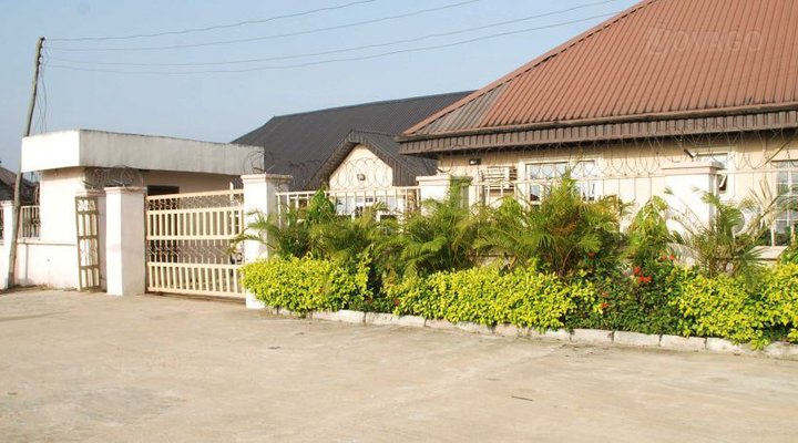 Brakemi Royal Hotel