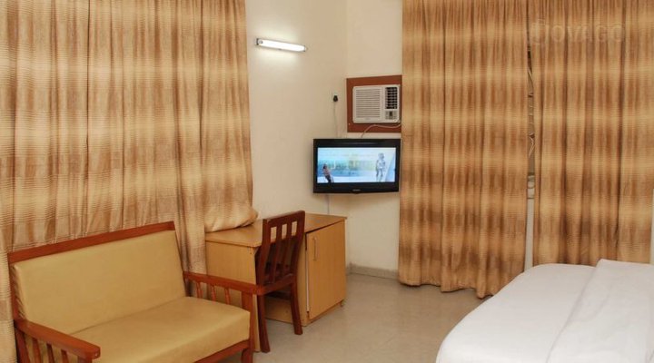 Brakemi Royal Hotel