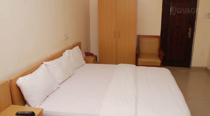 Brakemi Royal Hotel