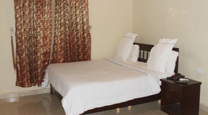 Franphinas Suites And Hotel Annex