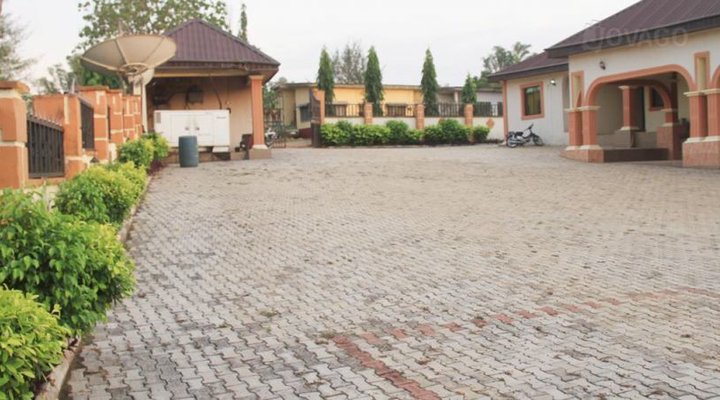 Franphinas Suites And Hotel Annex
