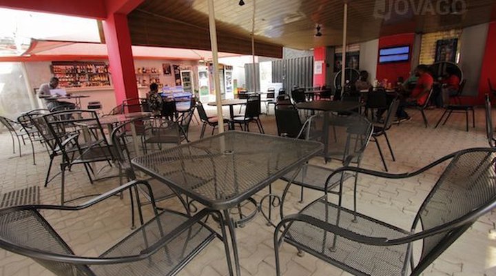 Whisky Ice House And Suites