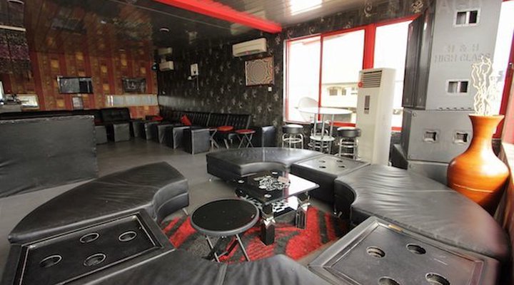 Whisky Ice House And Suites