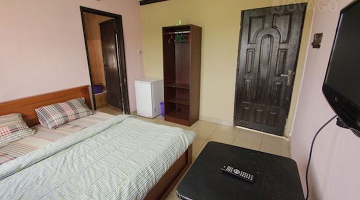 Whisky Ice House And Suites