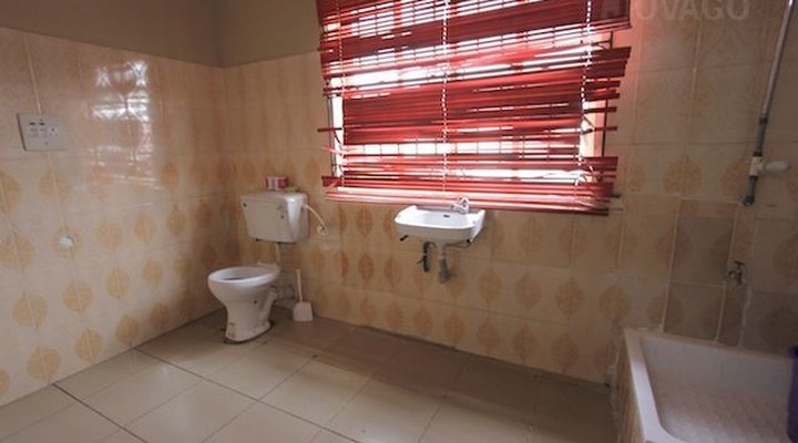 Whisky Ice House And Suites