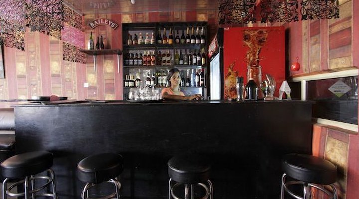 Whisky Ice House And Suites