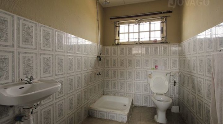 Whisky Ice House And Suites