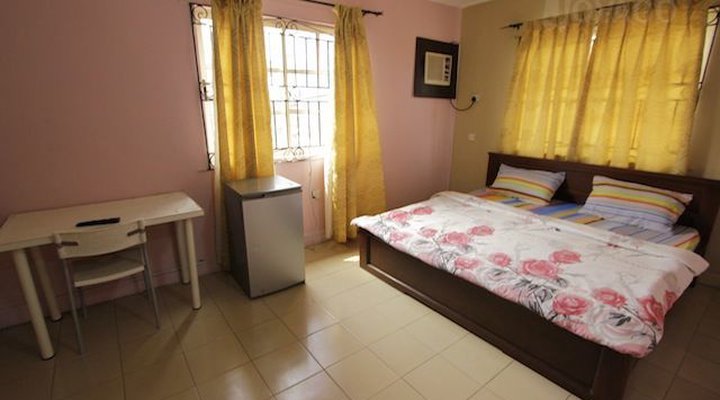 Whisky Ice House And Suites