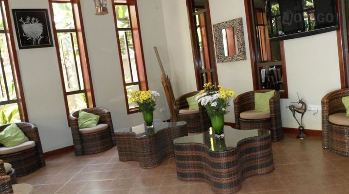 Lush Garden Business Hotel