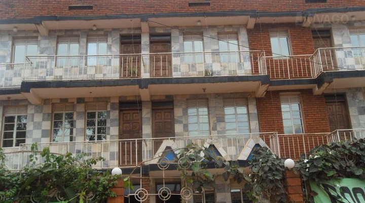 Chez Johnson Hotel-Kazo