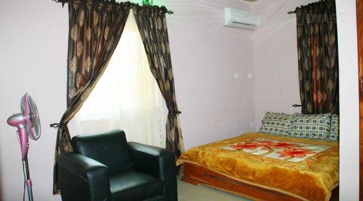 Glamonds Hotel and Suites