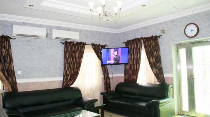 Glamonds Hotel and Suites
