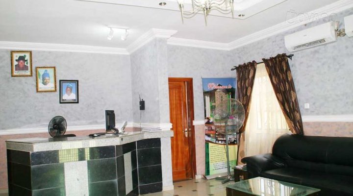 Glamonds Hotel and Suites