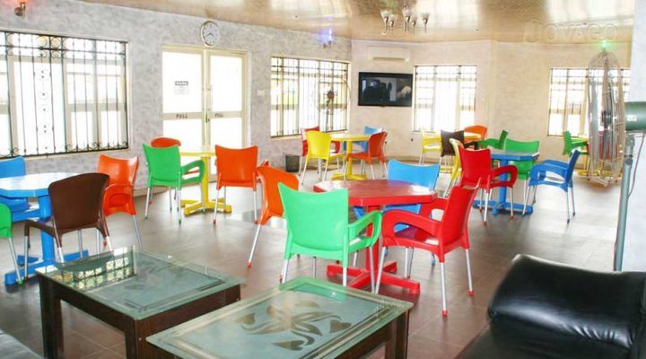 Glamonds Hotel and Suites