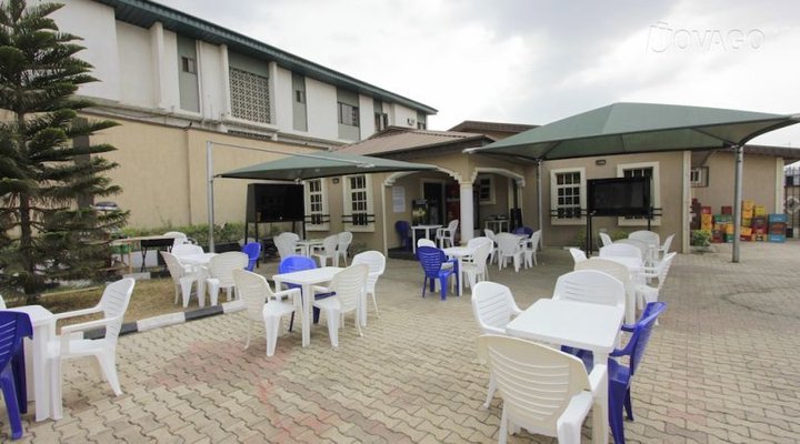 Irelanders Hotel And Suites