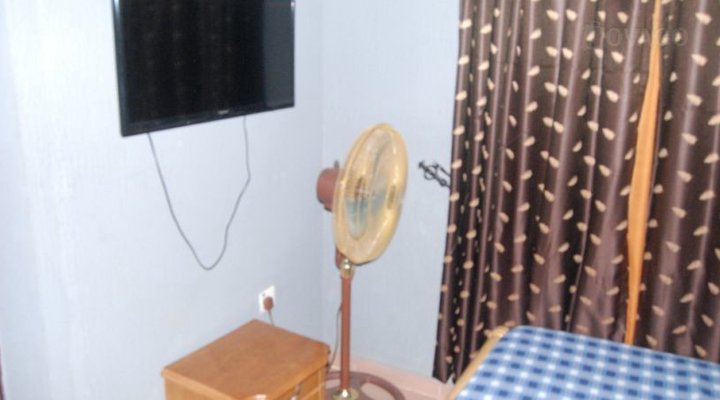 Rob Emmics Hotel Limited