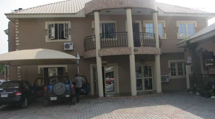 Next Level Hotel &Suites